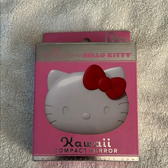 Hello Kitty Kawaii Mirror with Red Bow - Picture 1 of 9